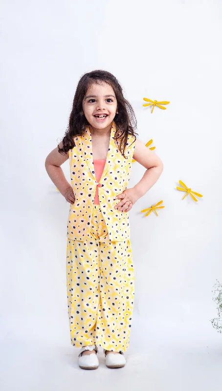 Girls Pink Knotted Top With Printed Jacket And Pant A-Line Jacket Boat Neck Shawl Collar Girls Pink Knotted Top With Printed Jacket And Pant A-Line Jacket Boat Neck Shawl Collar
