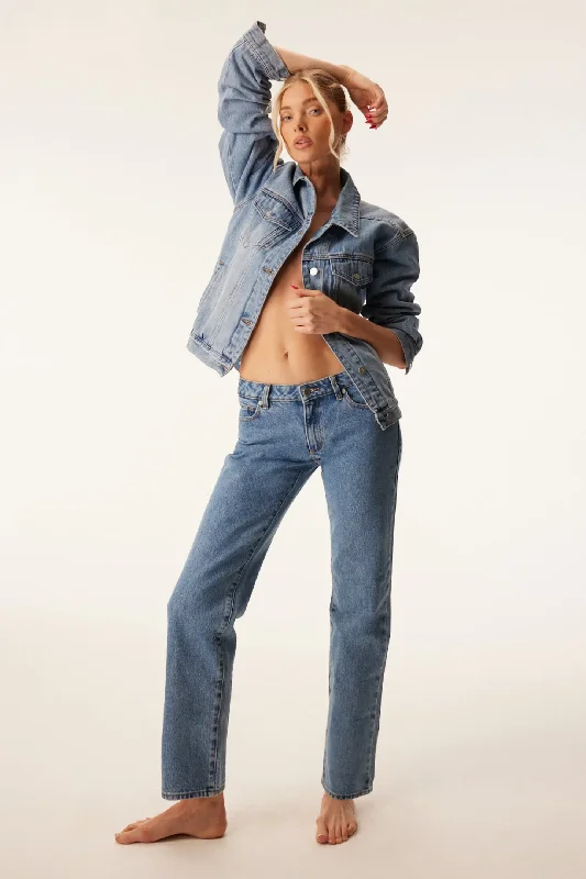 Katie 99 Low Straight Jean Fashionable Straight Cut Jeans
