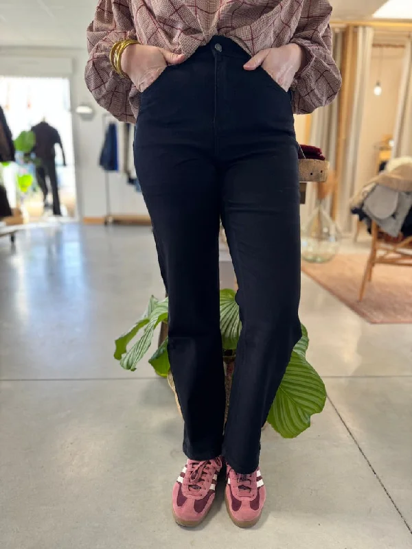 Jean Solange • Noir Elegant Dark-Wash Bootcut Jeans